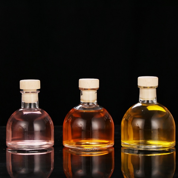 Custom Glass Bottles Manufacturer: Complete Packaging Solutions from LYL GLASS