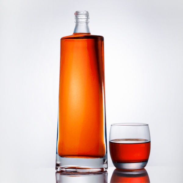 How Custom Glass Bottles Strengthen Brand Identity and Increase Product Value
